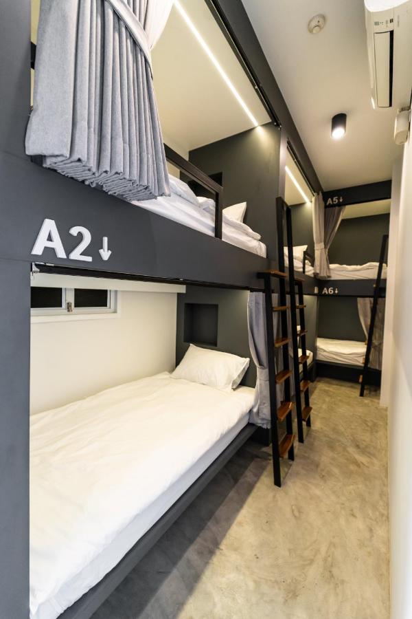 Pier 808 Hostel Банкок Екстериор снимка