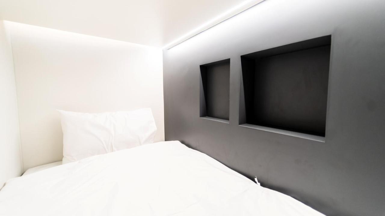 Pier 808 Hostel Банкок Екстериор снимка