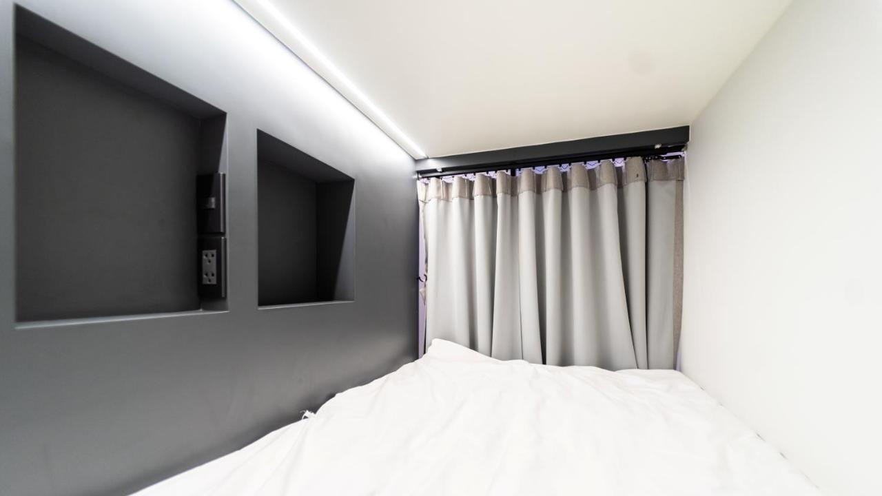 Pier 808 Hostel Банкок Екстериор снимка