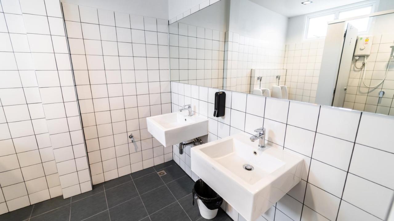 Pier 808 Hostel Банкок Екстериор снимка