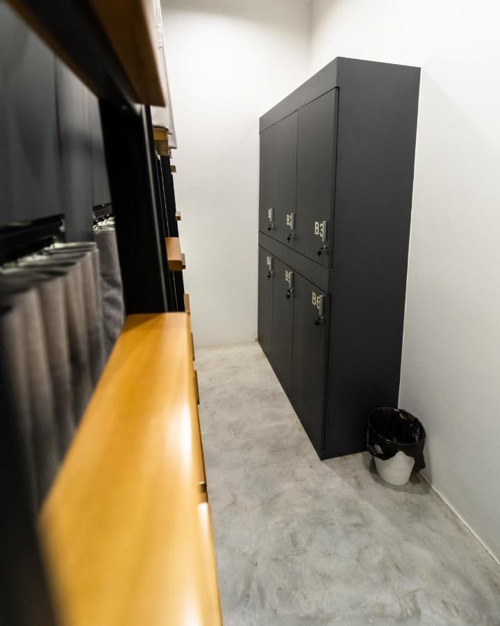 Pier 808 Hostel Банкок Екстериор снимка