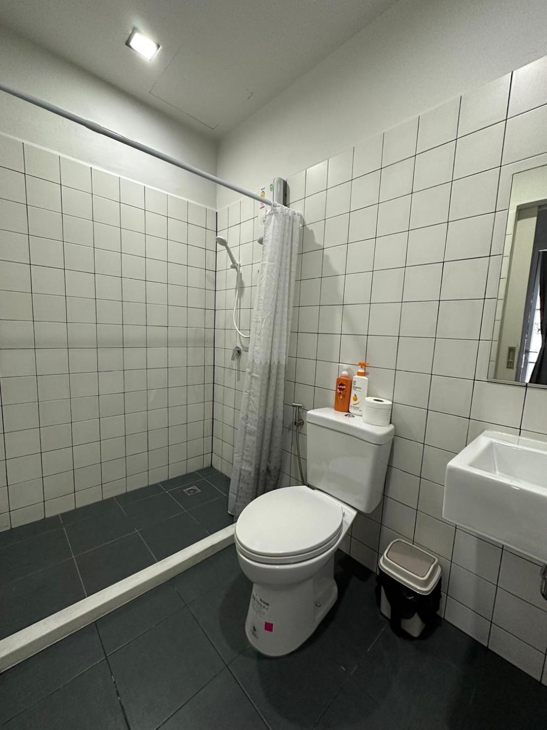 Pier 808 Hostel Банкок Екстериор снимка